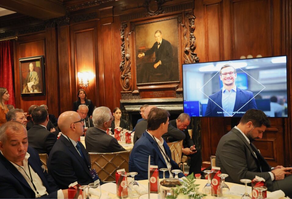 Apex Partners: evento em Nova York com campanha assinada pela ebrand